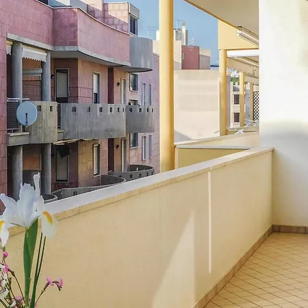 Apt. 4 *